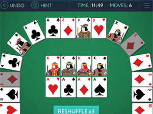 Play Crescent Solitaire online on GamesGames